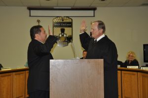 Photo of Mayor Ruben Pineda getting sworn in by judge